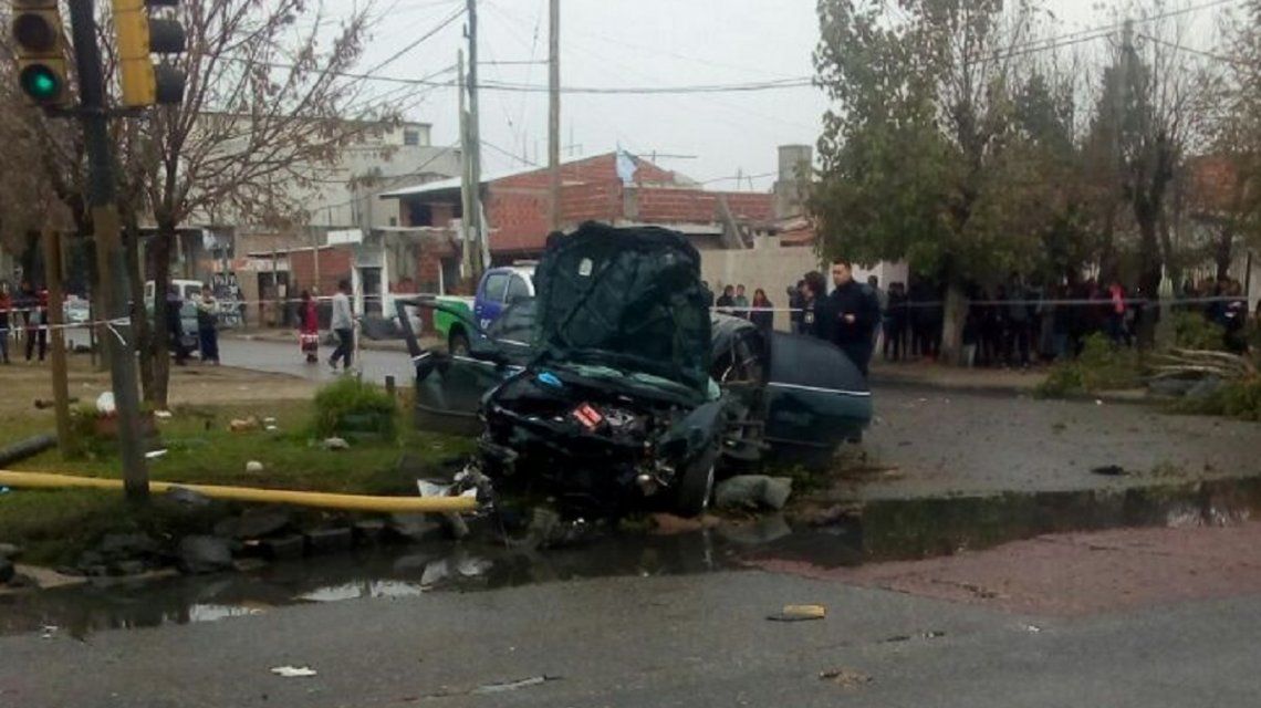Terrible accidente: perdió el control, volcó y mató a dos personas