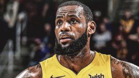 Apenas se confirmó el fichaje, comenzó a circular este fotomontaje de LeBron James con la casaca de Los Ángeles Lakers Apenas se confirmó el fichaje, comenzó a circular este fotomontaje de LeBron James con la casaca de Los Ángeles Lakers