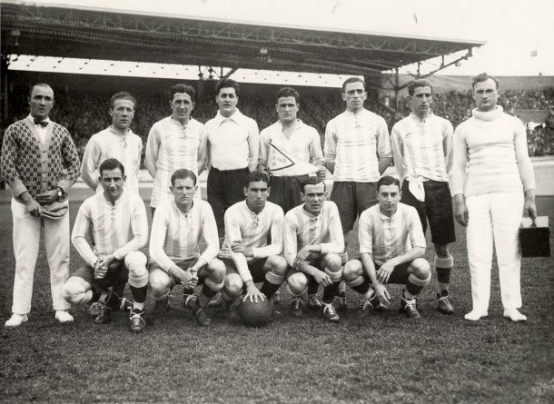 <p>José Lago Millán, arriba a la izquierda, fue un español que dirigió a la Selección<br></p>