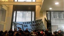 Una cooperativa tomó el ministerio de Energía porque no pueden pagar las tarifas Una cooperativa tomó el ministerio de Energía porque no pueden pagar las tarifas