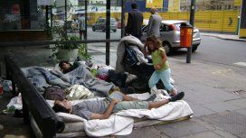 Crece la cantidad de gente durmiendo en las calles por la pobreza Crece la cantidad de gente durmiendo en las calles por la pobreza
