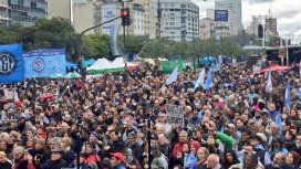 Masiva marcha en el Obelisco contra las políticas del Gobierno Masiva marcha en el Obelisco contra las políticas del Gobierno