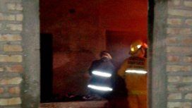 Un nene de 3 años murió al incendiarse su casa: sus padres lo habían dejado encerrado Un nene de 3 años murió al incendiarse su casa: sus padres lo habían dejado encerrado