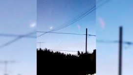 Misterio por una extraña aparición en el cielo de La Plata: ¿es un OVNI? Misterio por una extraña aparición en el cielo de La Plata: ¿es un OVNI?