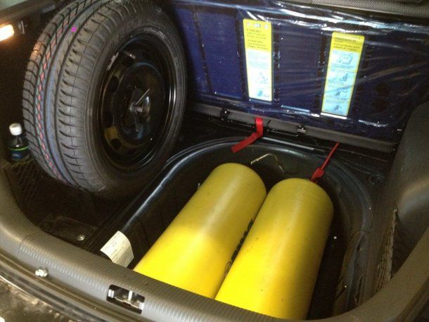 Los clásicos tubos amarillos vuelven a los autos por la crisis<br>