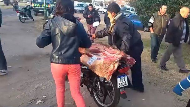 Saquearon un camión con reses en San Luis