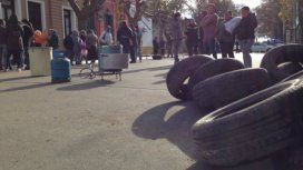 Apenas 40 personas se reunieron frente a la Municipalidad de San Pedro y los corrió la policía Apenas 40 personas se reunieron frente a la Municipalidad de San Pedro y los corrió la policía