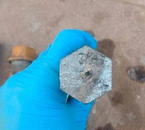 <div>Explotaron dos bombas en comisarías de la Provincia</div><div><br></div>