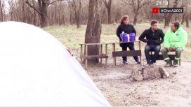 El sueldo no alcanza: es empleado municipal y vive en una carpa a orillas del río Luján El sueldo no alcanza: es empleado municipal y vive en una carpa a orillas del río Luján