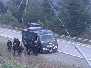 Represión a los Mapuche en Villa Mascardi - Crédito: @Argengchogau Represión a los Mapuche en Villa Mascardi - Crédito: @Argengchogau