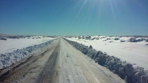 La nevada en Neuquén bloqueó rutas - Crédito: lmneuquen.com