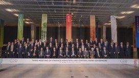 El ministro de Hacienda, Nicolás Dujovne, en la foto de familia de la tercera reunión de ministros de Finanzas y presidentes de Bancos Centrales del G20 El ministro de Hacienda, Nicolás Dujovne, en la foto de familia de la tercera reunión de ministros de Finanzas y presidentes de Bancos Centrales del G20