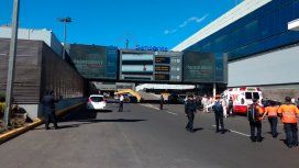 Conmoción en el aeropuerto de México: un hombre se quitó la vida a la vista de todos Conmoción en el aeropuerto de México: un hombre se quitó la vida a la vista de todos