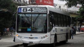 La línea 84 une Constitución con Villa del Parque La línea 84 une Constitución con Villa del Parque