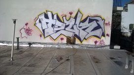 El grafiti que realizó la víctima, antes de morir. El grafiti que realizó la víctima, antes de morir.