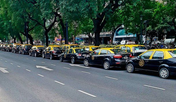 Los taxistas irán a la legislatura bonaerense para manifestarse contra Uber