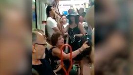 La mujer quería que la nena se vaya del subte La mujer quería que la nena se vaya del subte