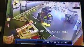 Así asaltaban un tradicional comercio del barrio porteño de Flores Así asaltaban un tradicional comercio del barrio porteño de Flores