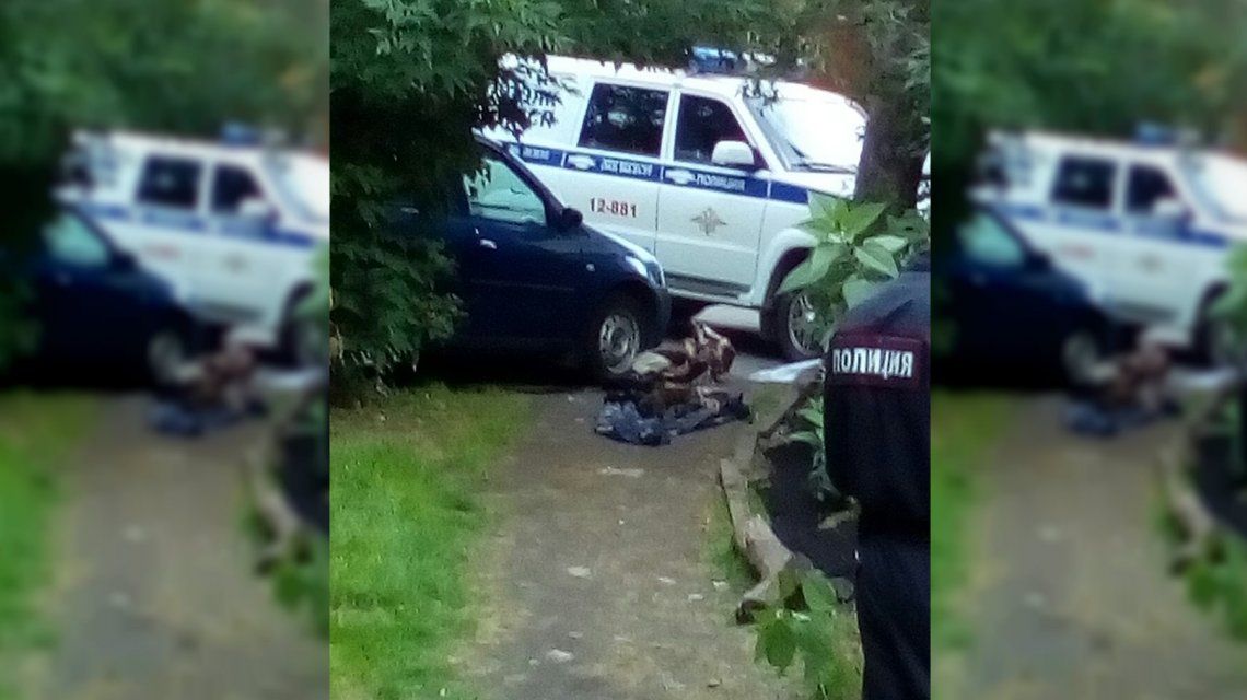 Rusia: una mujer arrastró el cuerpo de su marido hasta un patio donde había chicos jugando