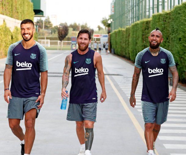 Luis Suárez, Messi y Arturo Vidal en Barcelona - Crédito: messi.com