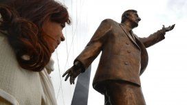 Ecuador: sacarán la estatua de Néstor Kirchner de la sede de la Unasur Ecuador: sacarán la estatua de Néstor Kirchner de la sede de la Unasur