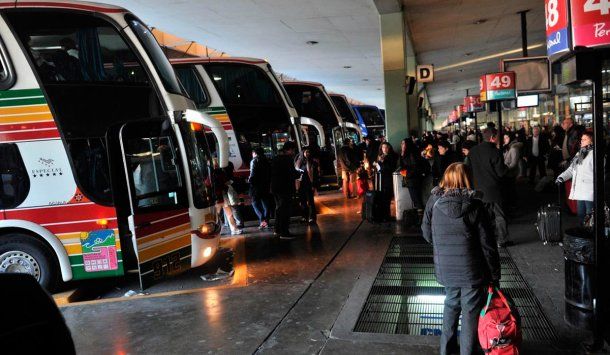 Las empresas de micros de larga distancia no saben si van a poder cumplir con los low cost 