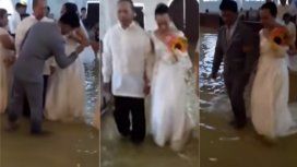 Se casaron en una iglesia inundada Se casaron en una iglesia inundada