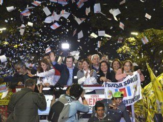 Claudia Ledesma Abdala y Gerardo Zamora celebran la victoria Claudia Ledesma Abdala y Gerardo Zamora celebran la victoria