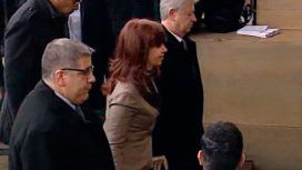 Cristina entró a Comodoro Py acompañada de dos hombres vinculados al Papa Cristina entró a Comodoro Py acompañada de dos hombres vinculados al Papa