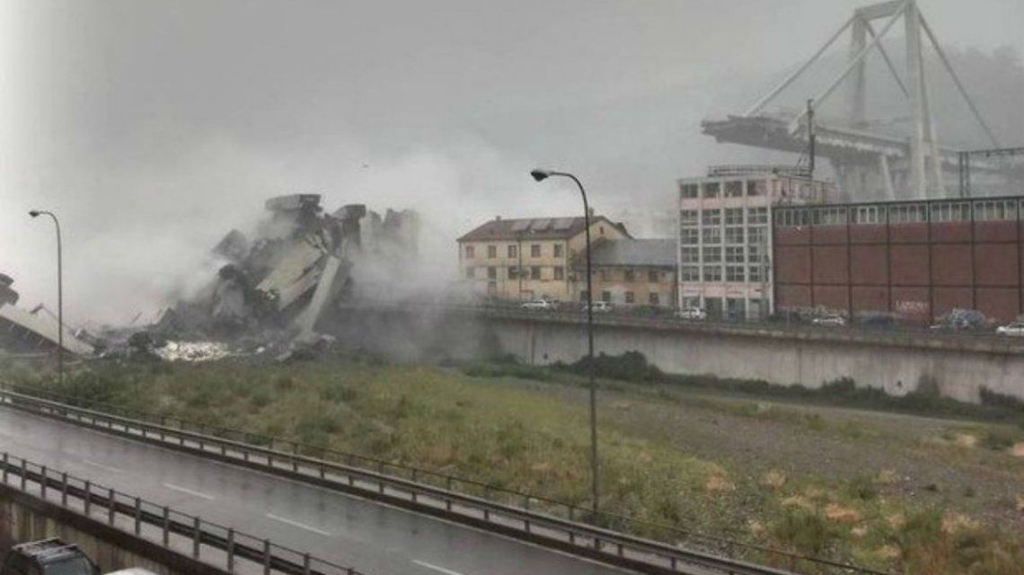 Así fue el derrumbe del puente en Génova