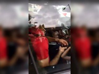 Mo Salah, escrachado por los fans con el celular cuando estaba al volante Mo Salah, escrachado por los fans con el celular cuando estaba al volante