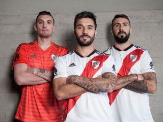 Armani, Scocco y Pratto lucen la nueva indumentaria Armani, Scocco y Pratto lucen la nueva indumentaria