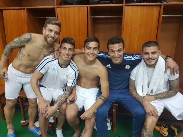 Scaloni con Icardi y Dybala - Crédito: @lioscaloni
