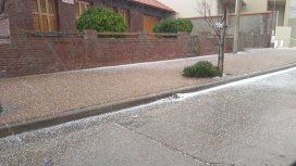 Graupel en provincia de Buenos Aires - Crédito: @SMN_Argentina Graupel en provincia de Buenos Aires - Crédito: @SMN_Argentina