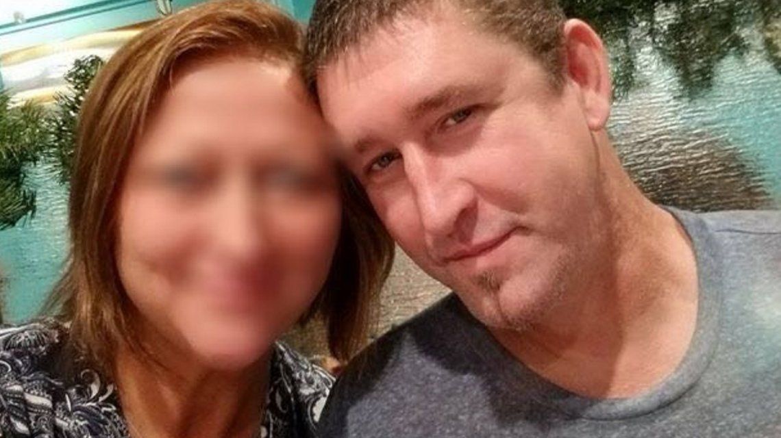 Dos nenes mataron al novio de su mamá cuando intentaba estrangularla
