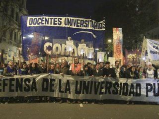 Docentes universitarios reclaman una paritaria acorde a la inflación Docentes universitarios reclaman una paritaria acorde a la inflación