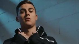 Todo un modelo: Dybala dio a conocer la nueva camiseta suplente de la Juventus Todo un modelo: Dybala dio a conocer la nueva camiseta suplente de la Juventus