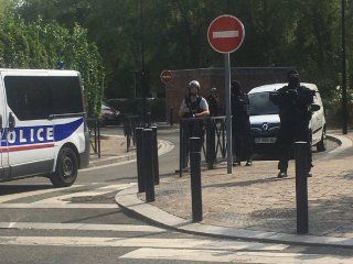 paris: al menos dos muertos y un herido grave por un ataque con cuchillo al grito de ala es grande paris: al menos dos muertos y un herido grave por un ataque con cuchillo al grito de ala es grande