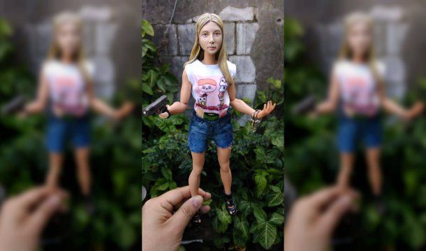 El escultor se encargó de hacer la cabeza de la muñeca de colección