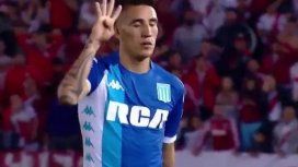 Centurión les marca un 4 a los hinchas de River antes de irse expulsado Centurión les marca un 4 a los hinchas de River antes de irse expulsado