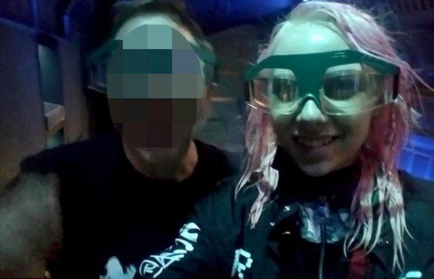 Sheen Hunter cobra hasta 300 dólares por una cita de dos horas