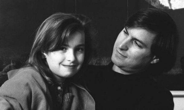 Steve Jobs tardó siete años en reconocer a su hija y una vida en entenderla