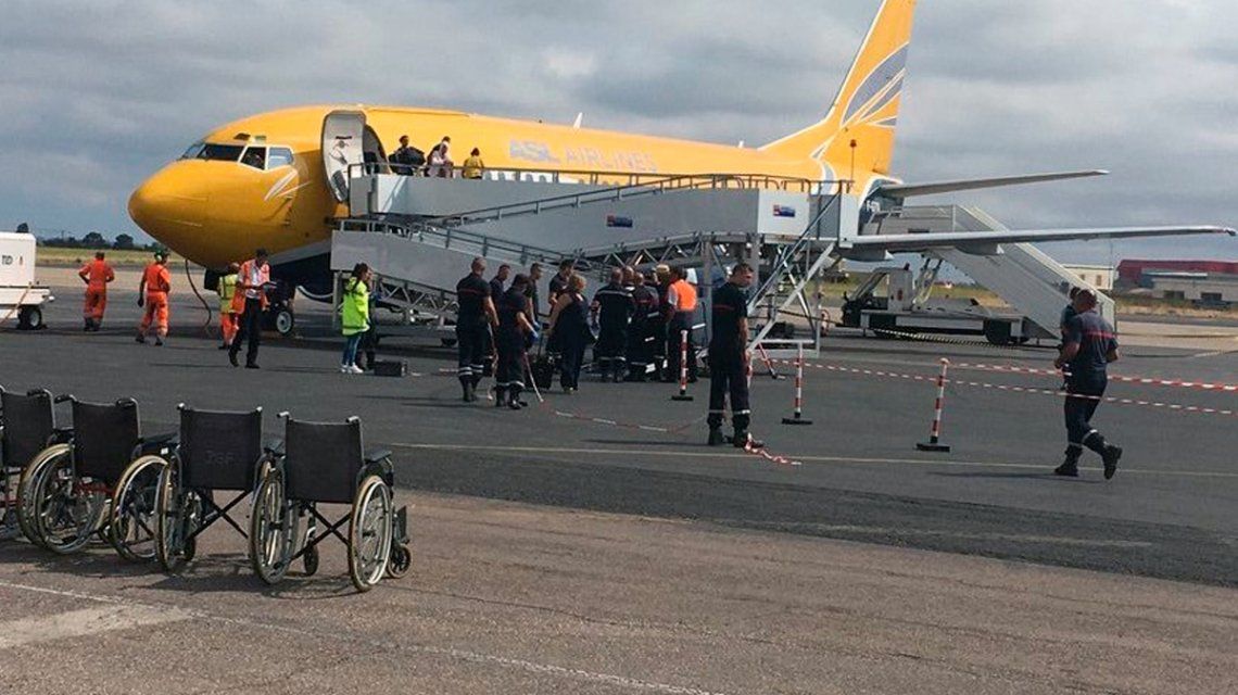 Otro avión en cuarentena: 136 pasajeros estuvieron retenidos por un supuesto caso de cólera