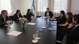 Macri analizó con los ministros Stanley y Sica la renovación del programa Precios Cuidados. Macri analizó con los ministros Stanley y Sica la renovación del programa Precios Cuidados.
