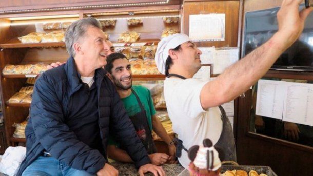 Mauricio Macri en una panadería