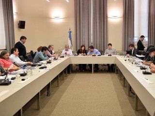 Cinco de los seis gremios de docentes universitarios aceptaron la propuesta del Gobierno Cinco de los seis gremios de docentes universitarios aceptaron la propuesta del Gobierno