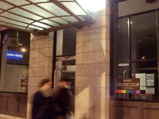 ordenan a un banco a pagar mas de medio millon de dolares por el robo a una caja de seguridad ordenan a un banco a pagar mas de medio millon de dolares por el robo a una caja de seguridad