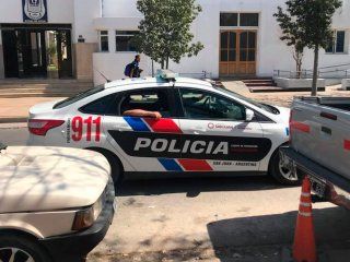 san juan: una ex reina del sol escracho a un grupo de policias que la acosaron san juan: una ex reina del sol escracho a un grupo de policias que la acosaron