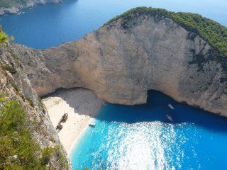 grecia: cayo un acantilado en la playa navagio y 7 turistas quedaron heridos grecia: cayo un acantilado en la playa navagio y 7 turistas quedaron heridos