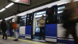 Una tablet explotó en el Metro de Madrid y 6 pasajeros tuvieron un ataque de ansiedad Una tablet explotó en el Metro de Madrid y 6 pasajeros tuvieron un ataque de ansiedad